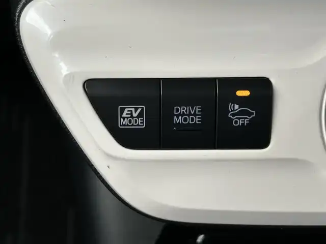 トヨタ プリウス Sセーフティプラス 宮城県 2018(平30)年 13.6万km スティールブロンドM Toyota Safety Sense/社外SDナビ/【CD・DVD・BT・フルセグTV】/バックカメラ/社外ドライブレコーダー/社外15インチAW/レーダークルーズコントロール/レーンディパーチャートアラート/オートハイビーム/横滑り防止装置/パーキングアシスト/コーナーセンサー/シートリフター/オートライト/LEDヘッドライト/フォグライト/スマートキー/ETC