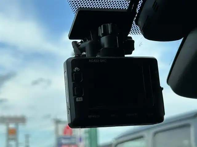 トヨタ プリウス Sセーフティプラス 宮城県 2018(平30)年 13.6万km スティールブロンドM Toyota Safety Sense/社外SDナビ/【CD・DVD・BT・フルセグTV】/バックカメラ/社外ドライブレコーダー/社外15インチAW/レーダークルーズコントロール/レーンディパーチャートアラート/オートハイビーム/横滑り防止装置/パーキングアシスト/コーナーセンサー/シートリフター/オートライト/LEDヘッドライト/フォグライト/スマートキー/ETC