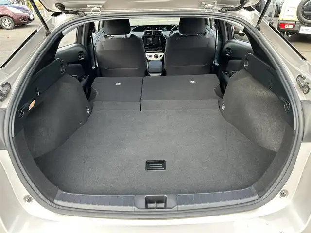 トヨタ プリウス Sセーフティプラス 宮城県 2018(平30)年 13.6万km スティールブロンドM Toyota Safety Sense/社外SDナビ/【CD・DVD・BT・フルセグTV】/バックカメラ/社外ドライブレコーダー/社外15インチAW/レーダークルーズコントロール/レーンディパーチャートアラート/オートハイビーム/横滑り防止装置/パーキングアシスト/コーナーセンサー/シートリフター/オートライト/LEDヘッドライト/フォグライト/スマートキー/ETC