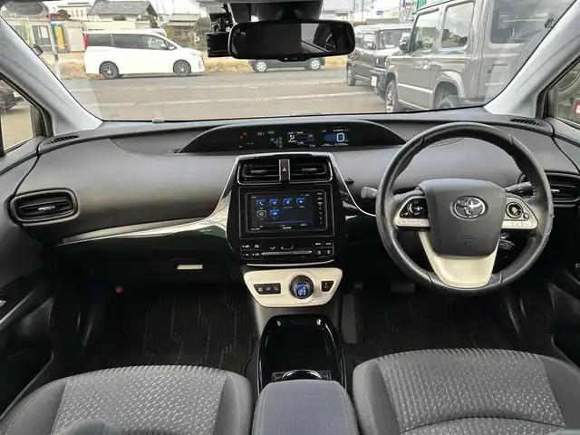 トヨタ プリウス Sセーフティプラス 宮城県 2018(平30)年 13.6万km スティールブロンドM Toyota Safety Sense/社外SDナビ/【CD・DVD・BT・フルセグTV】/バックカメラ/社外ドライブレコーダー/社外15インチAW/レーダークルーズコントロール/レーンディパーチャートアラート/オートハイビーム/横滑り防止装置/パーキングアシスト/コーナーセンサー/シートリフター/オートライト/LEDヘッドライト/フォグライト/スマートキー/ETC