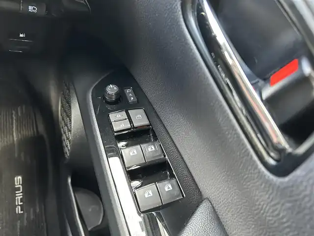 トヨタ プリウス Sセーフティプラス 宮城県 2018(平30)年 13.6万km スティールブロンドM Toyota Safety Sense/社外SDナビ/【CD・DVD・BT・フルセグTV】/バックカメラ/社外ドライブレコーダー/社外15インチAW/レーダークルーズコントロール/レーンディパーチャートアラート/オートハイビーム/横滑り防止装置/パーキングアシスト/コーナーセンサー/シートリフター/オートライト/LEDヘッドライト/フォグライト/スマートキー/ETC