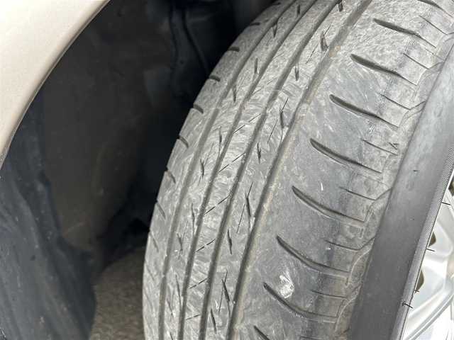 トヨタ プリウス Sセーフティプラス 徳島県 2018(平30)年 13.6万km スティールブロンドM (株)IDOMが運営する【じしゃロン徳島店】の自社ローン対象車両になります。こちらは現金ご利用時の価格です。自社ローンご希望の方は別途その旨お申付け下さい。/Toyota Safety Sense/社外SDナビ/【CD・DVD・BT・フルセグTV】/バックカメラ/社外ドライブレコーダー/社外15インチAW/レーダークルーズコントロール/レーンディパーチャートアラート/オートハイビーム/横滑り防止装置/パーキングアシスト/コーナーセンサー/シートリフター/オートライト/LEDヘッドライト/フォグライト/スマートキー/ETC