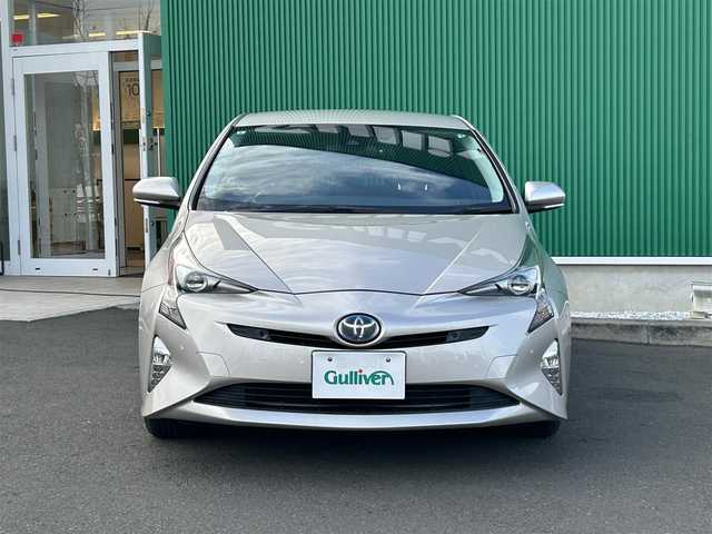 トヨタ プリウス Sセーフティプラス 徳島県 2018(平30)年 13.6万km スティールブロンドM (株)IDOMが運営する【じしゃロン徳島店】の自社ローン対象車両になります。こちらは現金ご利用時の価格です。自社ローンご希望の方は別途その旨お申付け下さい。/Toyota Safety Sense/社外SDナビ/【CD・DVD・BT・フルセグTV】/バックカメラ/社外ドライブレコーダー/社外15インチAW/レーダークルーズコントロール/レーンディパーチャートアラート/オートハイビーム/横滑り防止装置/パーキングアシスト/コーナーセンサー/シートリフター/オートライト/LEDヘッドライト/フォグライト/スマートキー/ETC