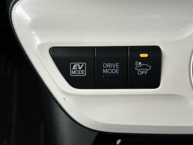 トヨタ プリウス Sセーフティプラス 徳島県 2018(平30)年 13.6万km スティールブロンドM (株)IDOMが運営する【じしゃロン徳島店】の自社ローン対象車両になります。こちらは現金ご利用時の価格です。自社ローンご希望の方は別途その旨お申付け下さい。/Toyota Safety Sense/社外SDナビ/【CD・DVD・BT・フルセグTV】/バックカメラ/社外ドライブレコーダー/社外15インチAW/レーダークルーズコントロール/レーンディパーチャートアラート/オートハイビーム/横滑り防止装置/パーキングアシスト/コーナーセンサー/シートリフター/オートライト/LEDヘッドライト/フォグライト/スマートキー/ETC