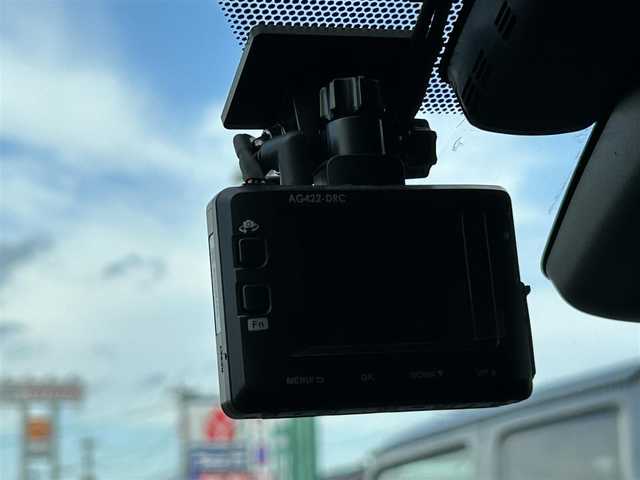 トヨタ プリウス Sセーフティプラス 徳島県 2018(平30)年 13.6万km スティールブロンドM (株)IDOMが運営する【じしゃロン徳島店】の自社ローン対象車両になります。こちらは現金ご利用時の価格です。自社ローンご希望の方は別途その旨お申付け下さい。/Toyota Safety Sense/社外SDナビ/【CD・DVD・BT・フルセグTV】/バックカメラ/社外ドライブレコーダー/社外15インチAW/レーダークルーズコントロール/レーンディパーチャートアラート/オートハイビーム/横滑り防止装置/パーキングアシスト/コーナーセンサー/シートリフター/オートライト/LEDヘッドライト/フォグライト/スマートキー/ETC