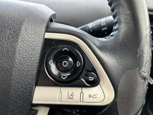 トヨタ プリウス Sセーフティプラス 徳島県 2018(平30)年 13.6万km スティールブロンドM (株)IDOMが運営する【じしゃロン徳島店】の自社ローン対象車両になります。こちらは現金ご利用時の価格です。自社ローンご希望の方は別途その旨お申付け下さい。/Toyota Safety Sense/社外SDナビ/【CD・DVD・BT・フルセグTV】/バックカメラ/社外ドライブレコーダー/社外15インチAW/レーダークルーズコントロール/レーンディパーチャートアラート/オートハイビーム/横滑り防止装置/パーキングアシスト/コーナーセンサー/シートリフター/オートライト/LEDヘッドライト/フォグライト/スマートキー/ETC