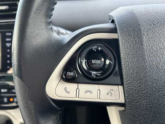 トヨタ プリウス Sセーフティプラス 徳島県 2018(平30)年 13.6万km スティールブロンドM (株)IDOMが運営する【じしゃロン徳島店】の自社ローン対象車両になります。こちらは現金ご利用時の価格です。自社ローンご希望の方は別途その旨お申付け下さい。/Toyota Safety Sense/社外SDナビ/【CD・DVD・BT・フルセグTV】/バックカメラ/社外ドライブレコーダー/社外15インチAW/レーダークルーズコントロール/レーンディパーチャートアラート/オートハイビーム/横滑り防止装置/パーキングアシスト/コーナーセンサー/シートリフター/オートライト/LEDヘッドライト/フォグライト/スマートキー/ETC