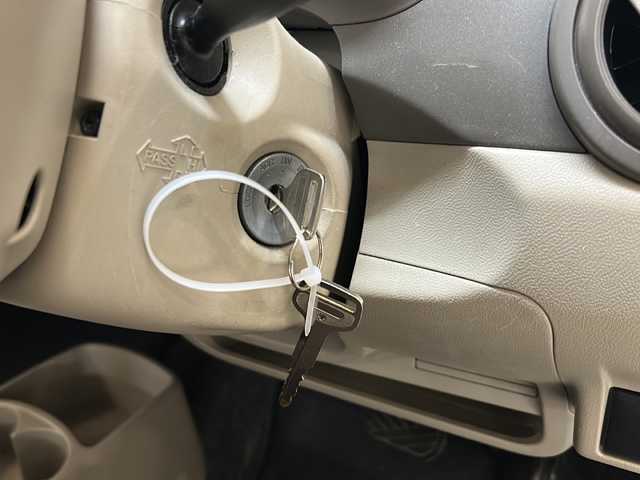 スズキ アルト VP 新潟県 2011(平23)年 10万km スペリアホワイト 純正スチールホイール/純正ラジオ/ヘッドランプレベライザー/社外マット/スペアキー