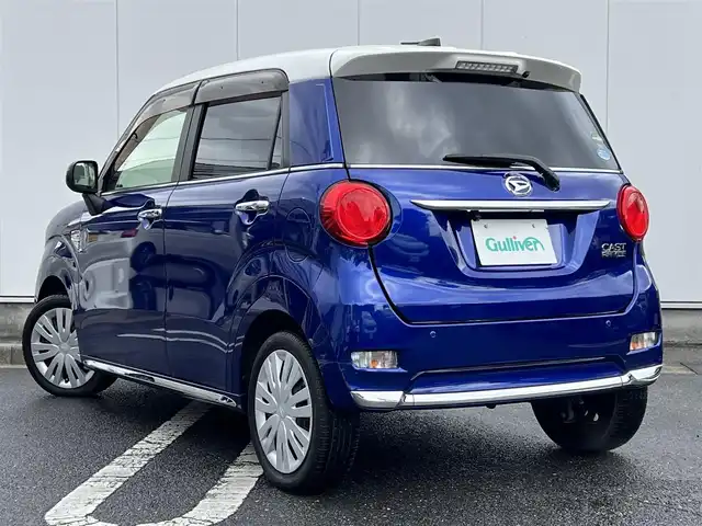 ダイハツ キャスト スタイル X SAⅡ 三重県 2016(平28)年 4.7万km ディープブルークリスタルマイカ デザインフィルムトップ(ホワイトルーフ)/ナビ（Bluetooth/地デジTV/AM/FM/CD/DVD/MSV/SD）/スマートアシスト２（衝突回避支援ブレーキ/衝突警報/車線逸脱警報/誤発進抑制制御/後方誤発進抑制制御/先行車発進お知らせ）/ハロゲンヘッドライト/オートライト/キーフリーシステム/プッシュスタート/スペアキー/アイボリー/グレーツートーンスエード調ファブリックシート/自発光式2連アナログメーター/マルチインフォメーションディスプレイ/レッドレンズリアコンビネーションランプ/ウレタン製ステアリングホイール/シフトノブ/オートエアコン/シルバーセンターパネル/無塗装オーディオパネル/無塗装エアコン吹出口ノブ/メッキサイドステップモール/リアスポイラー/メッキモール付リアバンパー/165/55Ｒ15タイヤ/15インチフルホイールキャップ