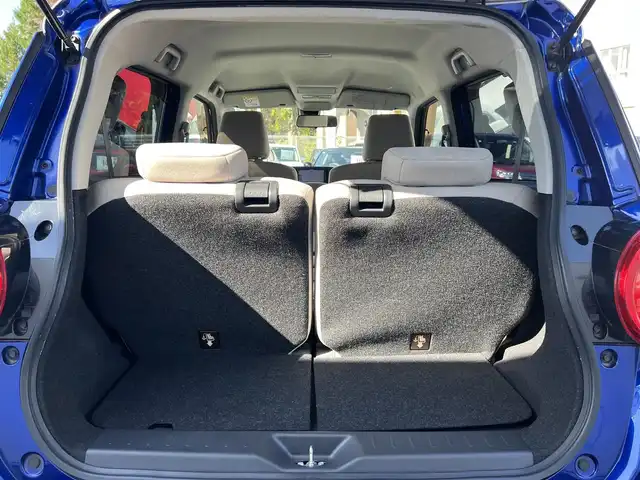 ダイハツ キャスト スタイル X SAⅡ 三重県 2016(平28)年 4.7万km ディープブルークリスタルマイカ デザインフィルムトップ(ホワイトルーフ)/ナビ（Bluetooth/地デジTV/AM/FM/CD/DVD/MSV/SD）/スマートアシスト２（衝突回避支援ブレーキ/衝突警報/車線逸脱警報/誤発進抑制制御/後方誤発進抑制制御/先行車発進お知らせ）/ハロゲンヘッドライト/オートライト/キーフリーシステム/プッシュスタート/スペアキー/アイボリー/グレーツートーンスエード調ファブリックシート/自発光式2連アナログメーター/マルチインフォメーションディスプレイ/レッドレンズリアコンビネーションランプ/ウレタン製ステアリングホイール/シフトノブ/オートエアコン/シルバーセンターパネル/無塗装オーディオパネル/無塗装エアコン吹出口ノブ/メッキサイドステップモール/リアスポイラー/メッキモール付リアバンパー/165/55Ｒ15タイヤ/15インチフルホイールキャップ