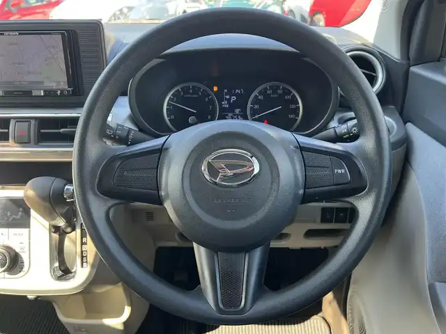 ダイハツ キャスト スタイル X SAⅡ 三重県 2016(平28)年 4.7万km ディープブルークリスタルマイカ デザインフィルムトップ(ホワイトルーフ)/ナビ（Bluetooth/地デジTV/AM/FM/CD/DVD/MSV/SD）/スマートアシスト２（衝突回避支援ブレーキ/衝突警報/車線逸脱警報/誤発進抑制制御/後方誤発進抑制制御/先行車発進お知らせ）/ハロゲンヘッドライト/オートライト/キーフリーシステム/プッシュスタート/スペアキー/アイボリー/グレーツートーンスエード調ファブリックシート/自発光式2連アナログメーター/マルチインフォメーションディスプレイ/レッドレンズリアコンビネーションランプ/ウレタン製ステアリングホイール/シフトノブ/オートエアコン/シルバーセンターパネル/無塗装オーディオパネル/無塗装エアコン吹出口ノブ/メッキサイドステップモール/リアスポイラー/メッキモール付リアバンパー/165/55Ｒ15タイヤ/15インチフルホイールキャップ