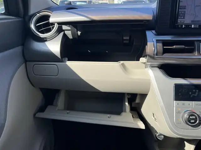 ダイハツ キャスト スタイル X SAⅡ 三重県 2016(平28)年 4.7万km ディープブルークリスタルマイカ デザインフィルムトップ(ホワイトルーフ)/ナビ（Bluetooth/地デジTV/AM/FM/CD/DVD/MSV/SD）/スマートアシスト２（衝突回避支援ブレーキ/衝突警報/車線逸脱警報/誤発進抑制制御/後方誤発進抑制制御/先行車発進お知らせ）/ハロゲンヘッドライト/オートライト/キーフリーシステム/プッシュスタート/スペアキー/アイボリー/グレーツートーンスエード調ファブリックシート/自発光式2連アナログメーター/マルチインフォメーションディスプレイ/レッドレンズリアコンビネーションランプ/ウレタン製ステアリングホイール/シフトノブ/オートエアコン/シルバーセンターパネル/無塗装オーディオパネル/無塗装エアコン吹出口ノブ/メッキサイドステップモール/リアスポイラー/メッキモール付リアバンパー/165/55Ｒ15タイヤ/15インチフルホイールキャップ