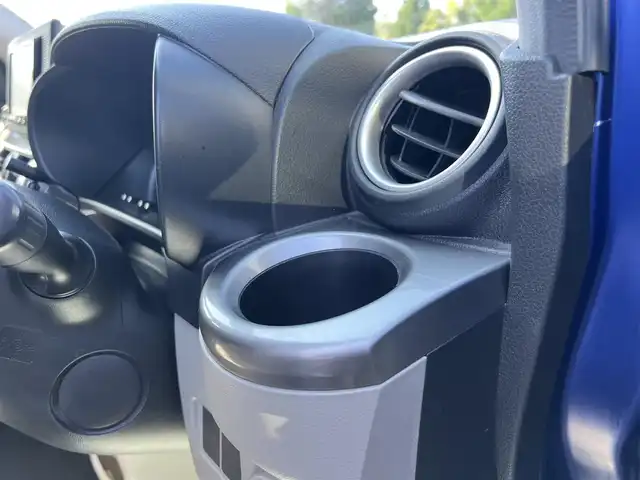 ダイハツ キャスト スタイル X SAⅡ 三重県 2016(平28)年 4.7万km ディープブルークリスタルマイカ デザインフィルムトップ(ホワイトルーフ)/ナビ（Bluetooth/地デジTV/AM/FM/CD/DVD/MSV/SD）/スマートアシスト２（衝突回避支援ブレーキ/衝突警報/車線逸脱警報/誤発進抑制制御/後方誤発進抑制制御/先行車発進お知らせ）/ハロゲンヘッドライト/オートライト/キーフリーシステム/プッシュスタート/スペアキー/アイボリー/グレーツートーンスエード調ファブリックシート/自発光式2連アナログメーター/マルチインフォメーションディスプレイ/レッドレンズリアコンビネーションランプ/ウレタン製ステアリングホイール/シフトノブ/オートエアコン/シルバーセンターパネル/無塗装オーディオパネル/無塗装エアコン吹出口ノブ/メッキサイドステップモール/リアスポイラー/メッキモール付リアバンパー/165/55Ｒ15タイヤ/15インチフルホイールキャップ