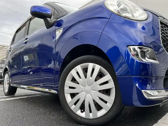 ダイハツ キャスト スタイル X SAⅡ 三重県 2016(平28)年 4.7万km ディープブルークリスタルマイカ デザインフィルムトップ(ホワイトルーフ)/ナビ（Bluetooth/地デジTV/AM/FM/CD/DVD/MSV/SD）/スマートアシスト２（衝突回避支援ブレーキ/衝突警報/車線逸脱警報/誤発進抑制制御/後方誤発進抑制制御/先行車発進お知らせ）/ハロゲンヘッドライト/オートライト/キーフリーシステム/プッシュスタート/スペアキー/アイボリー/グレーツートーンスエード調ファブリックシート/自発光式2連アナログメーター/マルチインフォメーションディスプレイ/レッドレンズリアコンビネーションランプ/ウレタン製ステアリングホイール/シフトノブ/オートエアコン/シルバーセンターパネル/無塗装オーディオパネル/無塗装エアコン吹出口ノブ/メッキサイドステップモール/リアスポイラー/メッキモール付リアバンパー/165/55Ｒ15タイヤ/15インチフルホイールキャップ