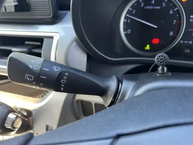 ダイハツ キャスト スタイル X SAⅡ 三重県 2016(平28)年 4.7万km ディープブルークリスタルマイカ デザインフィルムトップ(ホワイトルーフ)/ナビ（Bluetooth/地デジTV/AM/FM/CD/DVD/MSV/SD）/スマートアシスト２（衝突回避支援ブレーキ/衝突警報/車線逸脱警報/誤発進抑制制御/後方誤発進抑制制御/先行車発進お知らせ）/ハロゲンヘッドライト/オートライト/キーフリーシステム/プッシュスタート/スペアキー/アイボリー/グレーツートーンスエード調ファブリックシート/自発光式2連アナログメーター/マルチインフォメーションディスプレイ/レッドレンズリアコンビネーションランプ/ウレタン製ステアリングホイール/シフトノブ/オートエアコン/シルバーセンターパネル/無塗装オーディオパネル/無塗装エアコン吹出口ノブ/メッキサイドステップモール/リアスポイラー/メッキモール付リアバンパー/165/55Ｒ15タイヤ/15インチフルホイールキャップ