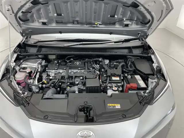 トヨタ プリウス X 滋賀県 2024(令6)年 1.3万km シルバーメタリック 純正7インチナビ/【Bluetooth/USB/Miracast/フルセグTV】/バックカメラ/レーダークルーズコントロール/レーントレーシングアシスト/プリクラッシュセーフティ/LEDヘッドライト/オートマチックハイビーム/クリアランスソナー/ブラインドスポットモニター/前方ドライブレコーダー/AC100V電源/ビルトインETC2.0/純正フロアマット/プッシュスタート/スマートキー/ステアリングリモコン