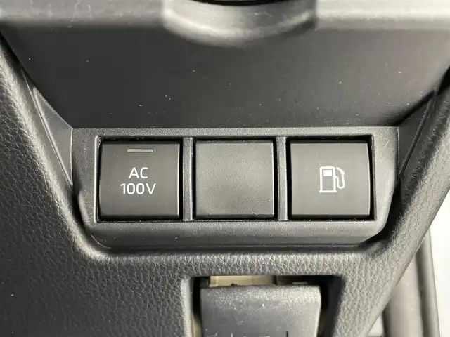 トヨタ プリウス X 滋賀県 2024(令6)年 1.3万km シルバーメタリック 純正7インチナビ/【Bluetooth/USB/Miracast/フルセグTV】/バックカメラ/レーダークルーズコントロール/レーントレーシングアシスト/プリクラッシュセーフティ/LEDヘッドライト/オートマチックハイビーム/クリアランスソナー/ブラインドスポットモニター/前方ドライブレコーダー/AC100V電源/ビルトインETC2.0/純正フロアマット/プッシュスタート/スマートキー/ステアリングリモコン