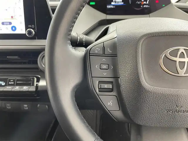 トヨタ プリウス X 滋賀県 2024(令6)年 1.3万km シルバーメタリック 純正7インチナビ/【Bluetooth/USB/Miracast/フルセグTV】/バックカメラ/レーダークルーズコントロール/レーントレーシングアシスト/プリクラッシュセーフティ/LEDヘッドライト/オートマチックハイビーム/クリアランスソナー/ブラインドスポットモニター/前方ドライブレコーダー/AC100V電源/ビルトインETC2.0/純正フロアマット/プッシュスタート/スマートキー/ステアリングリモコン