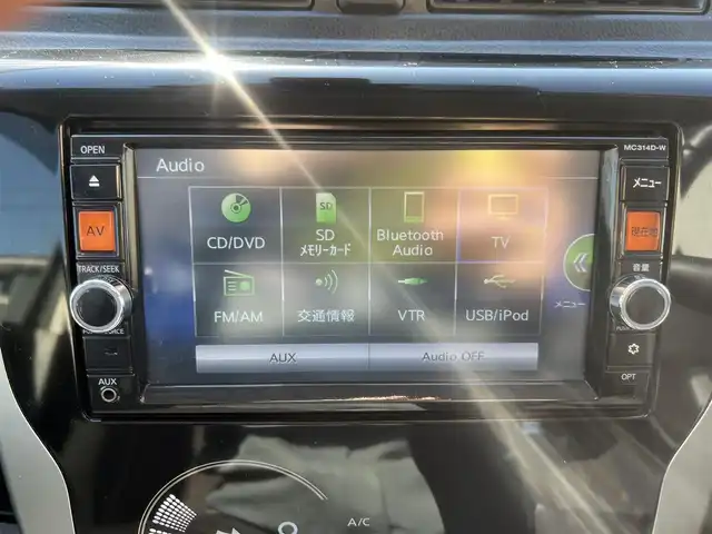 日産 デイズ HWS X Vセレ +SeftyⅡ 三重県 2015(平27)年 4.3万km ブラック アラウンドビューモニター/純正ナビ(Bloetooth/CD/DVD/AM/FM/地デジTV)/ドライブレコーダー(前)/エマージェンシーブレーキ/踏み間違い衝突防止アシスト/ヒルスタートアシスト/HIDヘッドランプ/インテリジェントキー/イモビライザー/スペアキー/ABS/ブレーキアシスト/アイドリングストップ/フロントエアロバンパー/サイドシルスポイラー/リアスポイラー/リアエアロバンパー/フロントフォグランプ/電動格納ドアミラー/ウインカー付/ボディー同色ミラー/14インチ6本ツインスポークアルミホイール/オートエアコン/ファインビジョンメーター（自発光式2連アナログメーター）/革巻きステアリング/エボニースエード調クロスシート