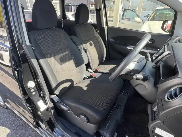 日産 デイズ HWS X Vセレ +SeftyⅡ 三重県 2015(平27)年 4.3万km ブラック アラウンドビューモニター/純正ナビ(Bloetooth/CD/DVD/AM/FM/地デジTV)/ドライブレコーダー(前)/エマージェンシーブレーキ/踏み間違い衝突防止アシスト/ヒルスタートアシスト/HIDヘッドランプ/インテリジェントキー/イモビライザー/スペアキー/ABS/ブレーキアシスト/アイドリングストップ/フロントエアロバンパー/サイドシルスポイラー/リアスポイラー/リアエアロバンパー/フロントフォグランプ/電動格納ドアミラー/ウインカー付/ボディー同色ミラー/14インチ6本ツインスポークアルミホイール/オートエアコン/ファインビジョンメーター（自発光式2連アナログメーター）/革巻きステアリング/エボニースエード調クロスシート