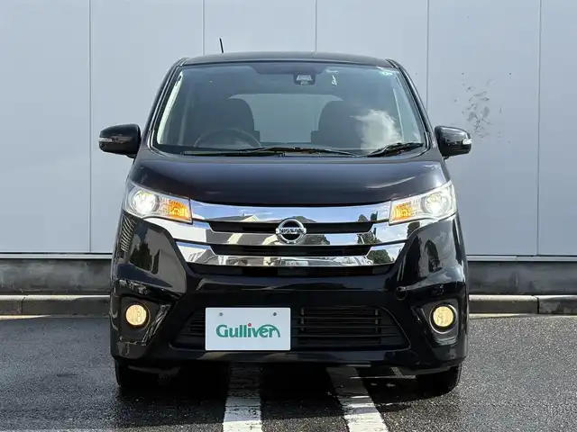 日産 デイズ HWS X Vセレ +SeftyⅡ 三重県 2015(平27)年 4.3万km ブラック アラウンドビューモニター/純正ナビ(Bloetooth/CD/DVD/AM/FM/地デジTV)/ドライブレコーダー(前)/エマージェンシーブレーキ/踏み間違い衝突防止アシスト/ヒルスタートアシスト/HIDヘッドランプ/インテリジェントキー/イモビライザー/スペアキー/ABS/ブレーキアシスト/アイドリングストップ/フロントエアロバンパー/サイドシルスポイラー/リアスポイラー/リアエアロバンパー/フロントフォグランプ/電動格納ドアミラー/ウインカー付/ボディー同色ミラー/14インチ6本ツインスポークアルミホイール/オートエアコン/ファインビジョンメーター（自発光式2連アナログメーター）/革巻きステアリング/エボニースエード調クロスシート