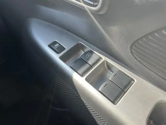 日産 デイズ HWS X Vセレ +SeftyⅡ 三重県 2015(平27)年 4.3万km ブラック アラウンドビューモニター/純正ナビ(Bloetooth/CD/DVD/AM/FM/地デジTV)/ドライブレコーダー(前)/エマージェンシーブレーキ/踏み間違い衝突防止アシスト/ヒルスタートアシスト/HIDヘッドランプ/インテリジェントキー/イモビライザー/スペアキー/ABS/ブレーキアシスト/アイドリングストップ/フロントエアロバンパー/サイドシルスポイラー/リアスポイラー/リアエアロバンパー/フロントフォグランプ/電動格納ドアミラー/ウインカー付/ボディー同色ミラー/14インチ6本ツインスポークアルミホイール/オートエアコン/ファインビジョンメーター（自発光式2連アナログメーター）/革巻きステアリング/エボニースエード調クロスシート