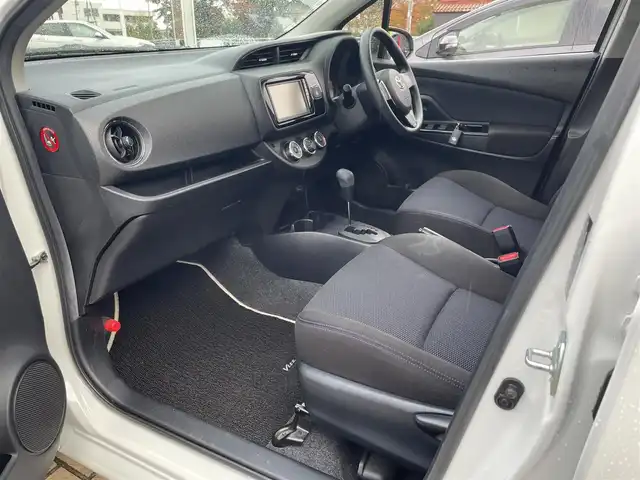 トヨタ ヴィッツ F LEDエディション 福島県 2016(平28)年 5.4万km ホワイトパールクリスタルシャイン 4WD/純正メモリーナビ/CD/SD/BT/ワンセグTV/純正エンジンスターター/バックカメラ/ビルトインETC/ドライブレコーダー/オートライト/LEDヘッドライト/プッシュスタート/ドアバイザー/フロアマット