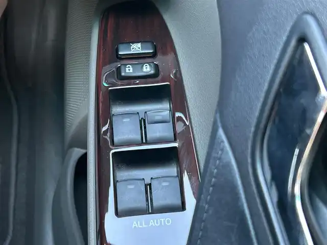 トヨタ マークＸ 250GリラックスセレブラックLTD 和歌山県 2011(平23)年 6.7万km ホワイトパールクリスタルシャイン 社外HDDナビ(ワンセグTV/FM/AM/CD/DVD/HDD/Bluetooth/SD)/バックカメラ/ETC/前後ドライブレコーダー/横滑り防止装置/スポーツモード/スノーモード/前席パワーシート/オートライト/オートウィンドウ/フォグランプ/純正アルミホイール/純正フロアマット/純正ドアバイザー/取扱説明書/保証書