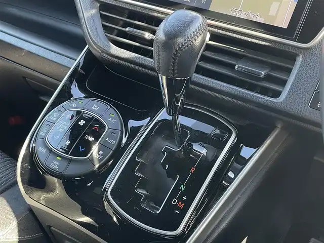 トヨタ ヴォクシー ZS 煌Ⅱ 山口県 2019(令1)年 5.6万km ブラック トヨタセーフティセンス/・レーダークルーズコントロール/・パーキングサポートブレーキ/・クリアランスソナー/・先行車発進お知らせ機能/・レーンディパーチャーアラート/・プリクラッシュセーフティシステム/・オートマチックハイビーム/純正ナビ/・AM/FM/CD/DVD/SD/BT/フルセグTV/バックカメラ/コーナーセンサー/オートライト/LEDライト/フォグランプ/電動格納ミラー/前後ドライブレコーダー/純正ビルトインETC/純正アルミホイール/純正フロアマット/スマートキー