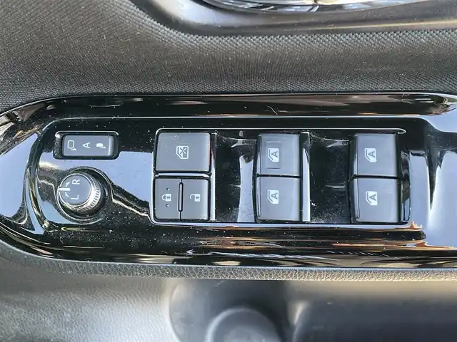 トヨタ ヴォクシー ZS 煌Ⅱ 山口県 2019(令1)年 5.6万km ブラック トヨタセーフティセンス/・レーダークルーズコントロール/・パーキングサポートブレーキ/・クリアランスソナー/・先行車発進お知らせ機能/・レーンディパーチャーアラート/・プリクラッシュセーフティシステム/・オートマチックハイビーム/純正ナビ/・AM/FM/CD/DVD/SD/BT/フルセグTV/バックカメラ/コーナーセンサー/オートライト/LEDライト/フォグランプ/電動格納ミラー/前後ドライブレコーダー/純正ビルトインETC/純正アルミホイール/純正フロアマット/スマートキー