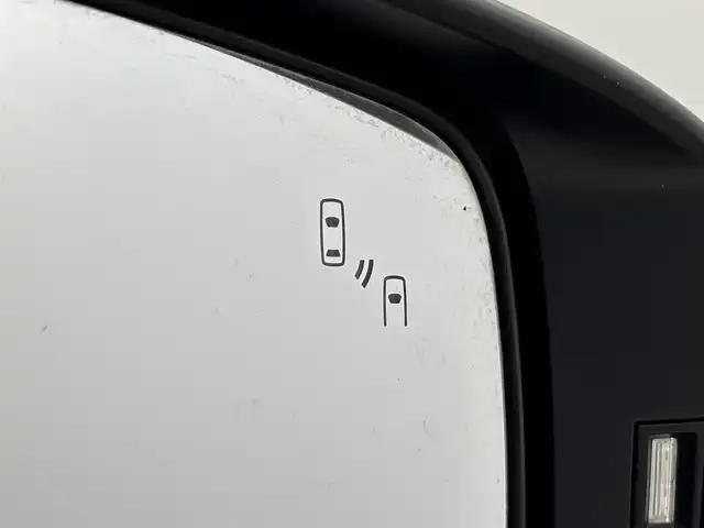 スバル レヴォーグ 1．6STIスポーツアイサイト 福岡県 2018(平30)年 7.7万km パール 純正ナビ/フルセグTV/BT/デジタルルームミラー　/ＥＴＣ　/バックカメラ　/レーダークルーズコントロール　/ＢＳＭ　/衝突軽減被害システム　/レーンキープ　/シートヒーター　/パワーシート　/パドルシフト　/純正１８インチＡＷ　/ＬＥＤ