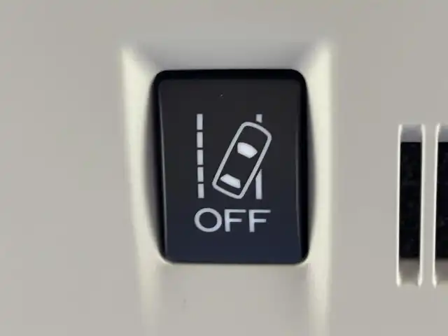 スバル レヴォーグ 1．6STIスポーツアイサイト 福岡県 2018(平30)年 7.7万km パール 純正ナビ/フルセグTV/BT/デジタルルームミラー　/ＥＴＣ　/バックカメラ　/レーダークルーズコントロール　/ＢＳＭ　/衝突軽減被害システム　/レーンキープ　/シートヒーター　/パワーシート　/パドルシフト　/純正１８インチＡＷ　/ＬＥＤ