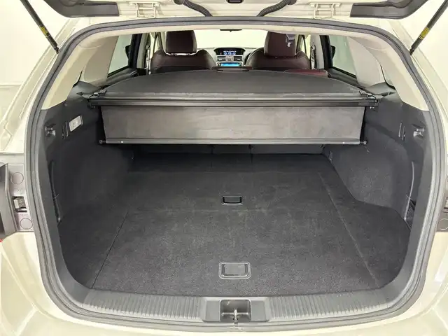 スバル レヴォーグ 1．6STIスポーツアイサイト 福岡県 2018(平30)年 7.7万km パール 純正ナビ/フルセグTV/BT/デジタルルームミラー　/ＥＴＣ　/バックカメラ　/レーダークルーズコントロール　/ＢＳＭ　/衝突軽減被害システム　/レーンキープ　/シートヒーター　/パワーシート　/パドルシフト　/純正１８インチＡＷ　/ＬＥＤ