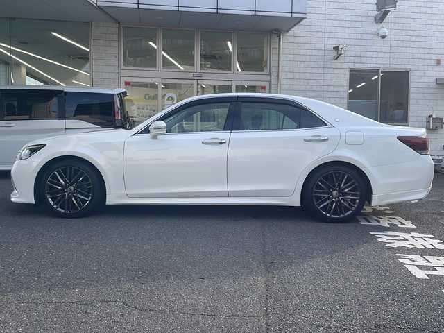 トヨタ クラウン アスリート S-T 東京都 2016(平28)年 7.6万km ホワイトパールクリスタルシャイン ワンオーナー/TコネクトSDナビゲーションシステム/・地デジTV/・Blu-ray/・DVD/・CD/・USB/AUX端子/・音声ガイダンス付バックガイドモニター/バックカメラ/クルーズコントロール/パワーシート（運転席/助手席）/ボディ同色ドアミラー（電動オート格納機能/ヒーター）/雨滴感応式オートワイパー/革巻きステアリング/パドルシフト/電動チルト/ナノイー付左右独立温度調整オートエアコン/エアコン吹出口スイング機能/ブラックファブリックシート/スマートエントリー/スタートシステム/新車時保証書/取扱説明書