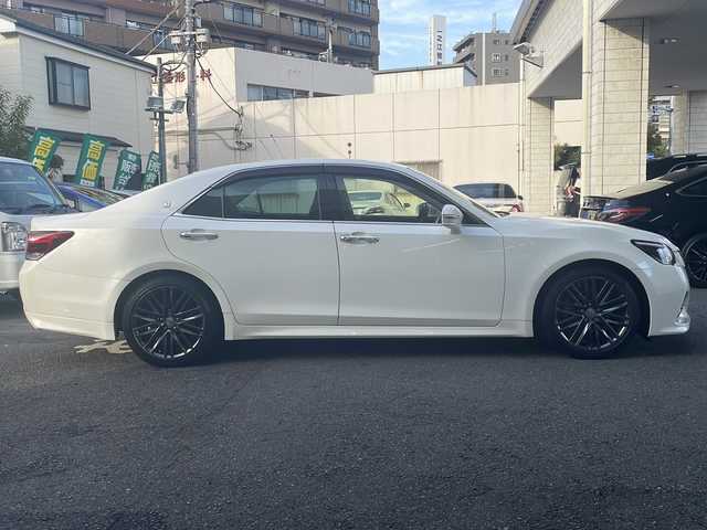 トヨタ クラウン アスリート S-T 東京都 2016(平28)年 7.6万km ホワイトパールクリスタルシャイン ワンオーナー/TコネクトSDナビゲーションシステム/・地デジTV/・Blu-ray/・DVD/・CD/・USB/AUX端子/・音声ガイダンス付バックガイドモニター/バックカメラ/クルーズコントロール/パワーシート（運転席/助手席）/ボディ同色ドアミラー（電動オート格納機能/ヒーター）/雨滴感応式オートワイパー/革巻きステアリング/パドルシフト/電動チルト/ナノイー付左右独立温度調整オートエアコン/エアコン吹出口スイング機能/ブラックファブリックシート/スマートエントリー/スタートシステム/新車時保証書/取扱説明書