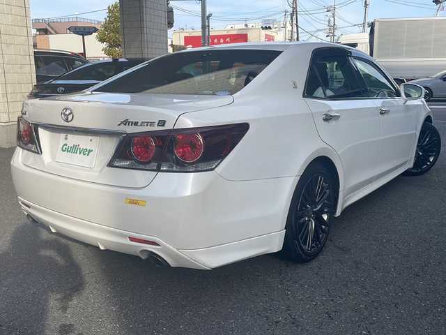 トヨタ クラウン アスリート S-T 東京都 2016(平28)年 7.6万km ホワイトパールクリスタルシャイン ワンオーナー/TコネクトSDナビゲーションシステム/・地デジTV/・Blu-ray/・DVD/・CD/・USB/AUX端子/・音声ガイダンス付バックガイドモニター/バックカメラ/クルーズコントロール/パワーシート（運転席/助手席）/ボディ同色ドアミラー（電動オート格納機能/ヒーター）/雨滴感応式オートワイパー/革巻きステアリング/パドルシフト/電動チルト/ナノイー付左右独立温度調整オートエアコン/エアコン吹出口スイング機能/ブラックファブリックシート/スマートエントリー/スタートシステム/新車時保証書/取扱説明書