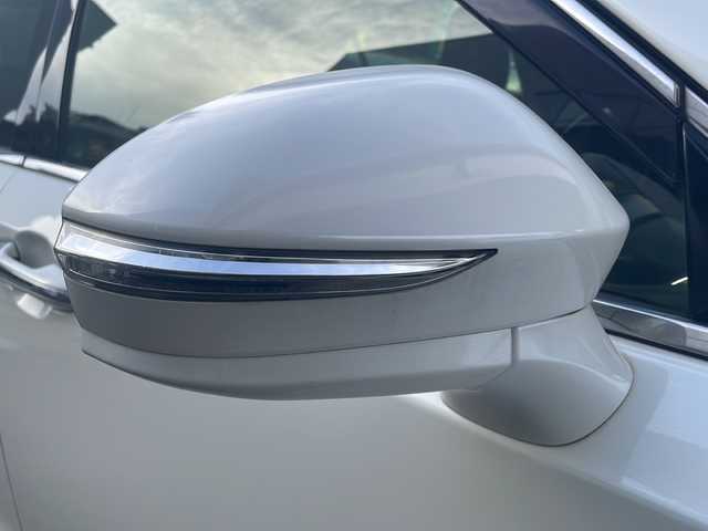 トヨタ クラウン アスリート S-T 東京都 2016(平28)年 7.6万km ホワイトパールクリスタルシャイン ワンオーナー/TコネクトSDナビゲーションシステム/・地デジTV/・Blu-ray/・DVD/・CD/・USB/AUX端子/・音声ガイダンス付バックガイドモニター/バックカメラ/クルーズコントロール/パワーシート（運転席/助手席）/ボディ同色ドアミラー（電動オート格納機能/ヒーター）/雨滴感応式オートワイパー/革巻きステアリング/パドルシフト/電動チルト/ナノイー付左右独立温度調整オートエアコン/エアコン吹出口スイング機能/ブラックファブリックシート/スマートエントリー/スタートシステム/新車時保証書/取扱説明書