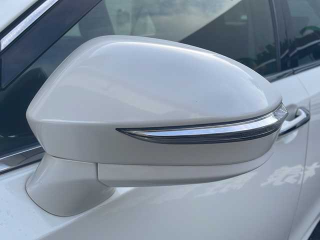 トヨタ クラウン アスリート S-T 東京都 2016(平28)年 7.6万km ホワイトパールクリスタルシャイン ワンオーナー/TコネクトSDナビゲーションシステム/・地デジTV/・Blu-ray/・DVD/・CD/・USB/AUX端子/・音声ガイダンス付バックガイドモニター/バックカメラ/クルーズコントロール/パワーシート（運転席/助手席）/ボディ同色ドアミラー（電動オート格納機能/ヒーター）/雨滴感応式オートワイパー/革巻きステアリング/パドルシフト/電動チルト/ナノイー付左右独立温度調整オートエアコン/エアコン吹出口スイング機能/ブラックファブリックシート/スマートエントリー/スタートシステム/新車時保証書/取扱説明書