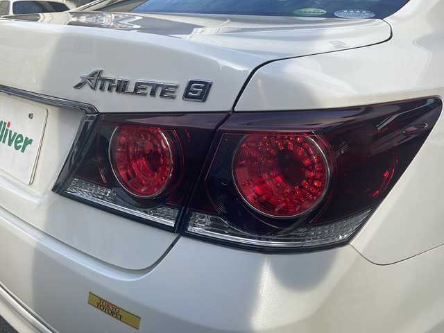 トヨタ クラウン アスリート S-T 東京都 2016(平28)年 7.6万km ホワイトパールクリスタルシャイン ワンオーナー/TコネクトSDナビゲーションシステム/・地デジTV/・Blu-ray/・DVD/・CD/・USB/AUX端子/・音声ガイダンス付バックガイドモニター/バックカメラ/クルーズコントロール/パワーシート（運転席/助手席）/ボディ同色ドアミラー（電動オート格納機能/ヒーター）/雨滴感応式オートワイパー/革巻きステアリング/パドルシフト/電動チルト/ナノイー付左右独立温度調整オートエアコン/エアコン吹出口スイング機能/ブラックファブリックシート/スマートエントリー/スタートシステム/新車時保証書/取扱説明書