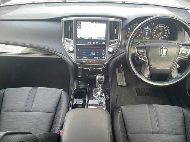 トヨタ クラウン アスリート S-T 東京都 2016(平28)年 7.6万km ホワイトパールクリスタルシャイン ワンオーナー/TコネクトSDナビゲーションシステム/・地デジTV/・Blu-ray/・DVD/・CD/・USB/AUX端子/・音声ガイダンス付バックガイドモニター/バックカメラ/クルーズコントロール/パワーシート（運転席/助手席）/ボディ同色ドアミラー（電動オート格納機能/ヒーター）/雨滴感応式オートワイパー/革巻きステアリング/パドルシフト/電動チルト/ナノイー付左右独立温度調整オートエアコン/エアコン吹出口スイング機能/ブラックファブリックシート/スマートエントリー/スタートシステム/新車時保証書/取扱説明書