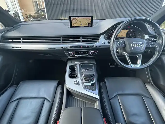 アウディ Ｑ７ 2.0TFSIクワトロ アダプティブエアサス Sライン 福岡県 2018(平30)年 6.5万km ディープブラックパールエフェクト パノラマスライディングルーフ/アダプティブクルーズコントロール/ブラインドスポットモニター/レーンキープアシスト/バーチャルコックピット　/黒革シート/シートヒーター　/純正ナビ　/全方位カメラ　/フルセグTV/Bluetooth/LEDライト/オートハイビーム/パワーバックドア　/エアサスペンション/純正20インチアルミホイール/ETC2.0