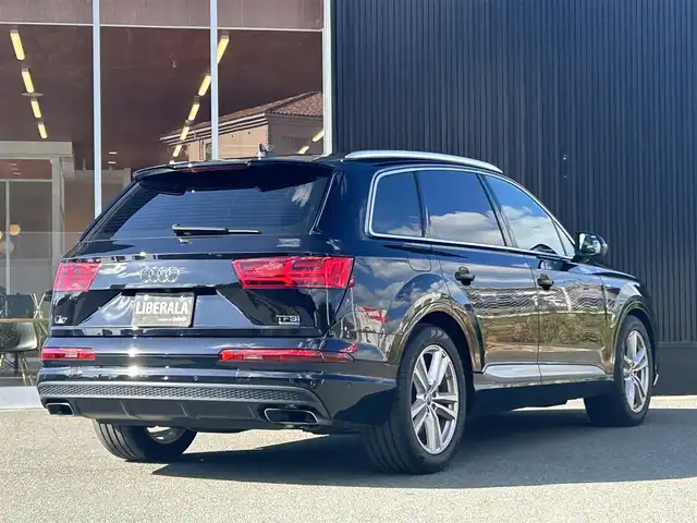 アウディ Ｑ７ 2.0TFSIクワトロ アダプティブエアサス Sライン 福岡県 2018(平30)年 6.5万km ディープブラックパールエフェクト パノラマスライディングルーフ/アダプティブクルーズコントロール/ブラインドスポットモニター/レーンキープアシスト/バーチャルコックピット　/黒革シート/シートヒーター　/純正ナビ　/全方位カメラ　/フルセグTV/Bluetooth/LEDライト/オートハイビーム/パワーバックドア　/エアサスペンション/純正20インチアルミホイール/ETC2.0