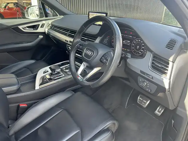 アウディ Ｑ７ 2.0TFSIクワトロ アダプティブエアサス Sライン 福岡県 2018(平30)年 6.5万km ディープブラックパールエフェクト パノラマスライディングルーフ/アダプティブクルーズコントロール/ブラインドスポットモニター/レーンキープアシスト/バーチャルコックピット　/黒革シート/シートヒーター　/純正ナビ　/全方位カメラ　/フルセグTV/Bluetooth/LEDライト/オートハイビーム/パワーバックドア　/エアサスペンション/純正20インチアルミホイール/ETC2.0