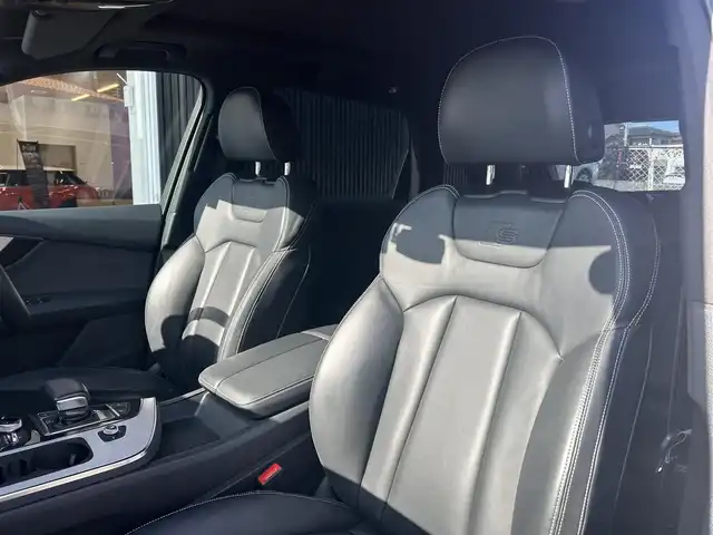 アウディ Ｑ７ 2.0TFSIクワトロ アダプティブエアサス Sライン 福岡県 2018(平30)年 6.5万km ディープブラックパールエフェクト パノラマスライディングルーフ/アダプティブクルーズコントロール/ブラインドスポットモニター/レーンキープアシスト/バーチャルコックピット　/黒革シート/シートヒーター　/純正ナビ　/全方位カメラ　/フルセグTV/Bluetooth/LEDライト/オートハイビーム/パワーバックドア　/エアサスペンション/純正20インチアルミホイール/ETC2.0