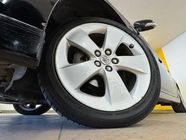 トヨタ プリウス S 群馬県 2013(平25)年 7.9万km ブラック モデリスタ/社外7インチナビ/・フルセグTV/・DVD/CD/SD/USB/・FM/AM/ETC/ステアリングスイッチ/スマートキー/プッシュスタート/LEDヘッドライト/オートライト/純正17インチAW/純正フロアマット/純正ドアバイザー/電動格納ウィンカーミラー/横滑り防止機能