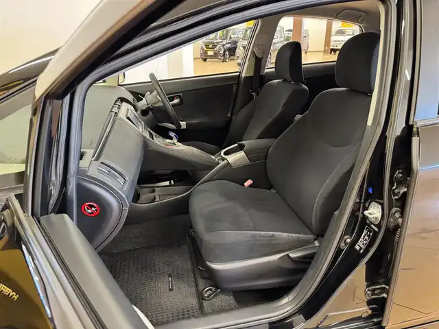 トヨタ プリウス S 群馬県 2013(平25)年 7.9万km ブラック モデリスタ/社外7インチナビ/・フルセグTV/・DVD/CD/SD/USB/・FM/AM/ETC/ステアリングスイッチ/スマートキー/プッシュスタート/LEDヘッドライト/オートライト/純正17インチAW/純正フロアマット/純正ドアバイザー/電動格納ウィンカーミラー/横滑り防止機能