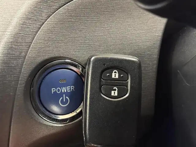 トヨタ プリウス S 群馬県 2013(平25)年 7.9万km ブラック モデリスタ/社外7インチナビ/・フルセグTV/・DVD/CD/SD/USB/・FM/AM/ETC/ステアリングスイッチ/スマートキー/プッシュスタート/LEDヘッドライト/オートライト/純正17インチAW/純正フロアマット/純正ドアバイザー/電動格納ウィンカーミラー/横滑り防止機能