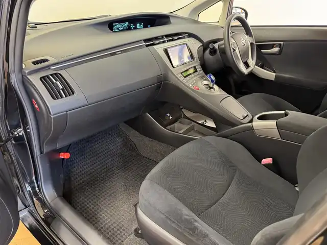 トヨタ プリウス S 群馬県 2013(平25)年 7.9万km ブラック モデリスタ/社外7インチナビ/・フルセグTV/・DVD/CD/SD/USB/・FM/AM/ETC/ステアリングスイッチ/スマートキー/プッシュスタート/LEDヘッドライト/オートライト/純正17インチAW/純正フロアマット/純正ドアバイザー/電動格納ウィンカーミラー/横滑り防止機能