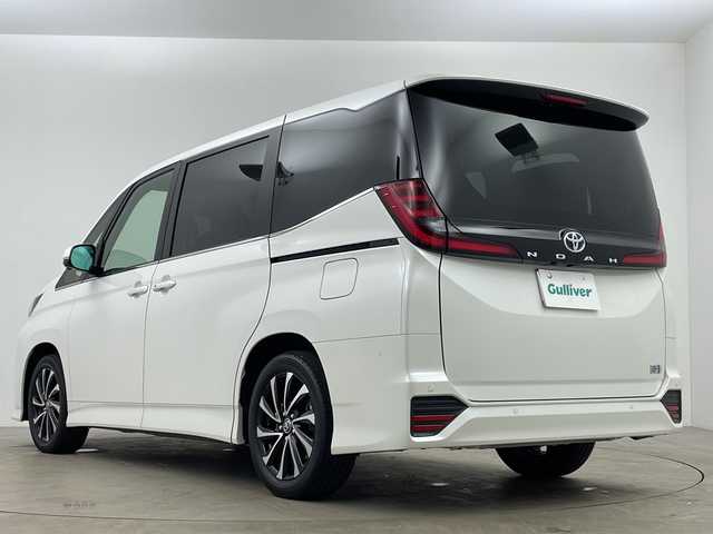 トヨタ ノア ハイブリッド S－Z 鹿児島県 2025(令7)年 0.4万km ホワイトパールクリスタルシャイン 純正ナビ/パノラマビューモニター/シートヒーター/ＣＤ/ＤＶＤ/ＨＤＭＩ/フルセグテレビ/BSM/オットマン/レーダークルーズコントロール/オートライト/プリクラッシュセーフティ/ＥＴＣ2/0/ハーフレザーシート/レーンキープ/パワーバックドア/オートハイビーム/両側パワースライドドア