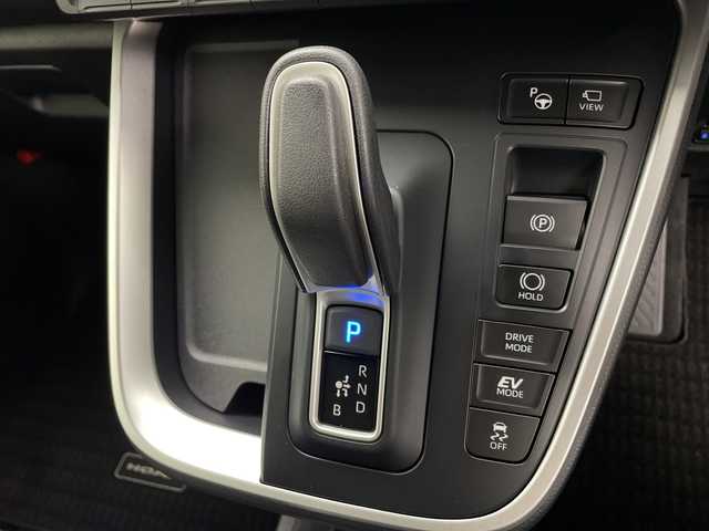 トヨタ ノア ハイブリッド S－Z 鹿児島県 2025(令7)年 0.4万km ホワイトパールクリスタルシャイン 純正ナビ/パノラマビューモニター/シートヒーター/ＣＤ/ＤＶＤ/ＨＤＭＩ/フルセグテレビ/BSM/オットマン/レーダークルーズコントロール/オートライト/プリクラッシュセーフティ/ＥＴＣ2/0/ハーフレザーシート/レーンキープ/パワーバックドア/オートハイビーム/両側パワースライドドア